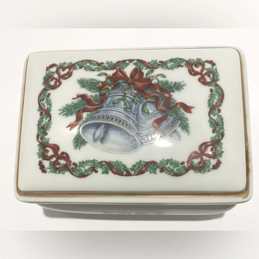 Vintage Melodies Of Christmas Musical Trinket Jewelry Box 